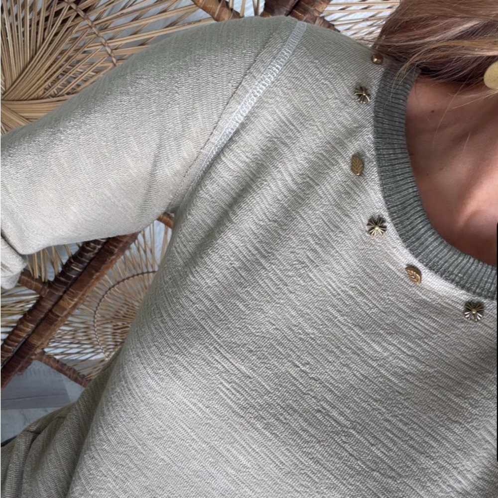 NWT POL Clothing Contrast Stitch Leaf Studded Long Sleeve Top Olive - Picture 9 of 12